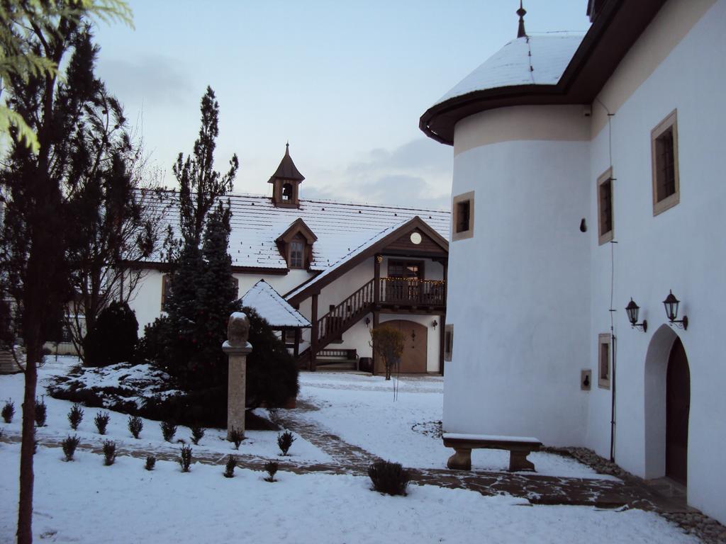Castle Kastiel Kotesova Apartment ภายนอก รูปภาพ