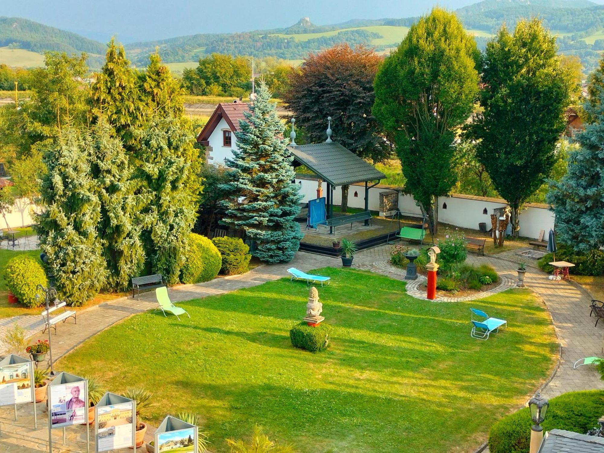 Castle Kastiel Kotesova Apartment ภายนอก รูปภาพ