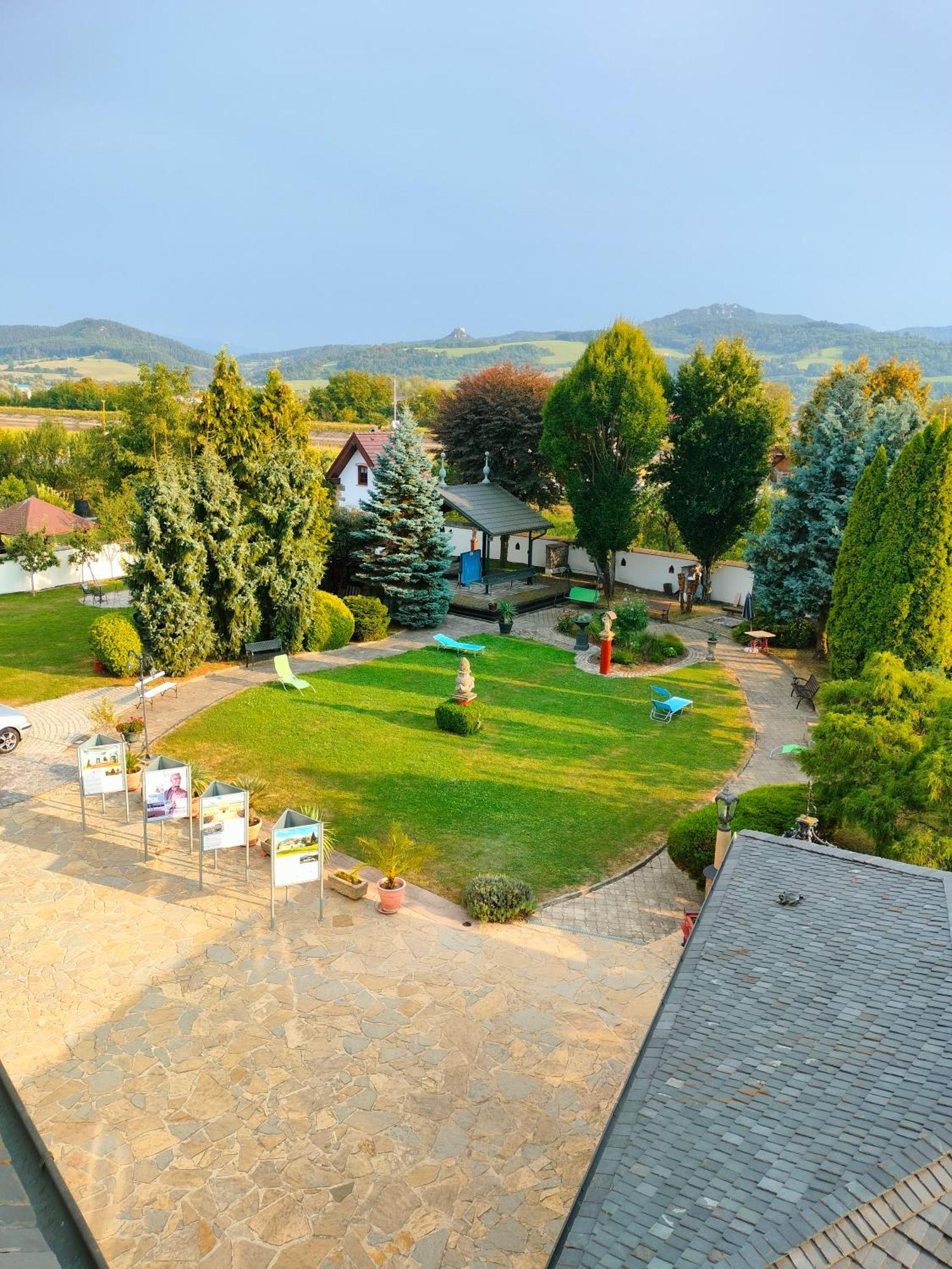 Castle Kastiel Kotesova Apartment ภายนอก รูปภาพ