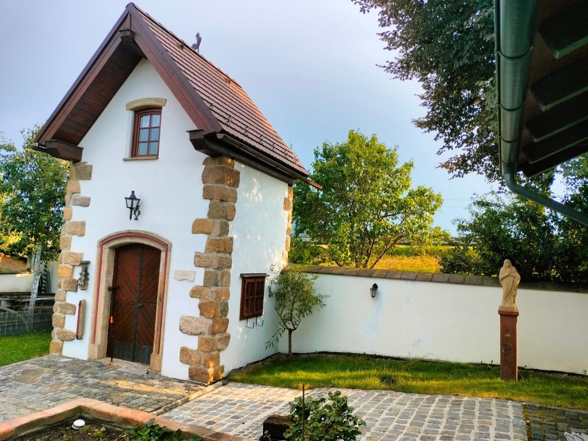 Castle Kastiel Kotesova Apartment ภายนอก รูปภาพ
