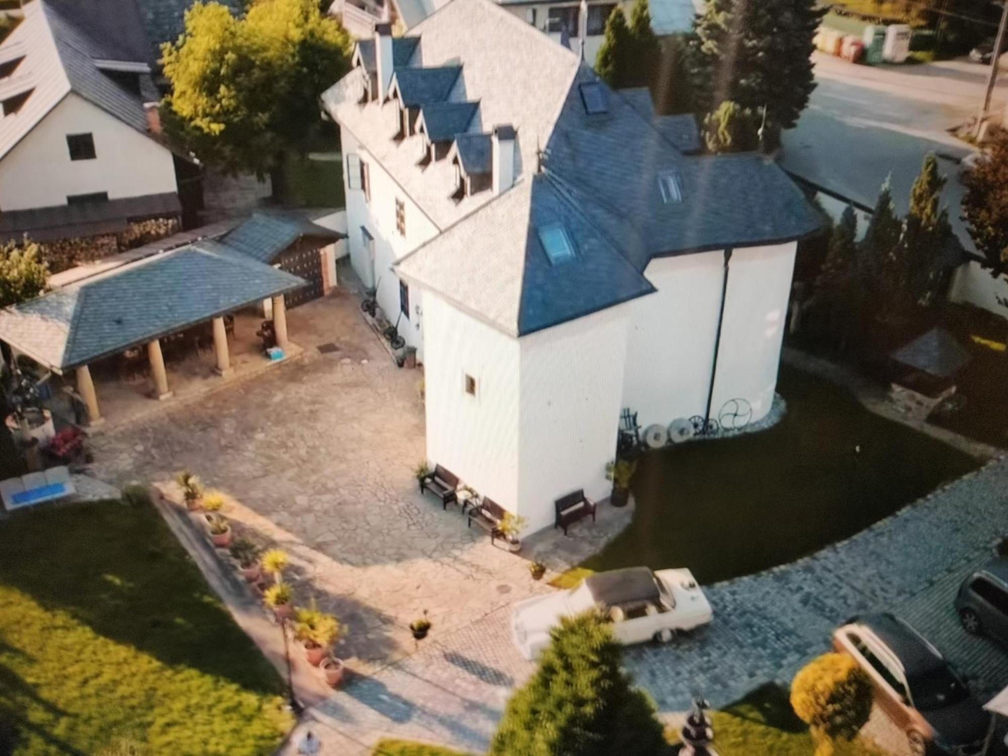 Castle Kastiel Kotesova Apartment ภายนอก รูปภาพ