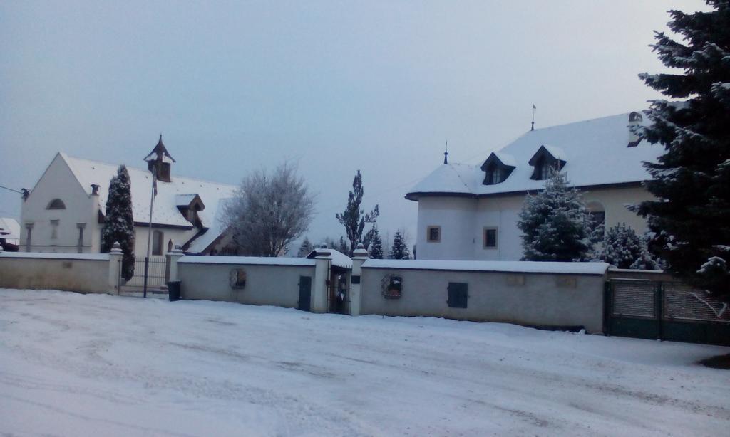 Castle Kastiel Kotesova Apartment ภายนอก รูปภาพ